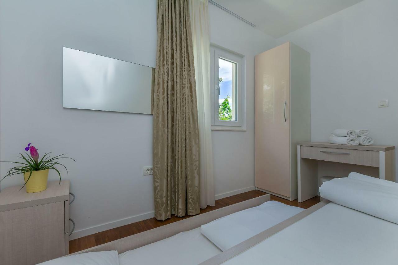 Apartments Villa Aquamarine Duće 외부 사진