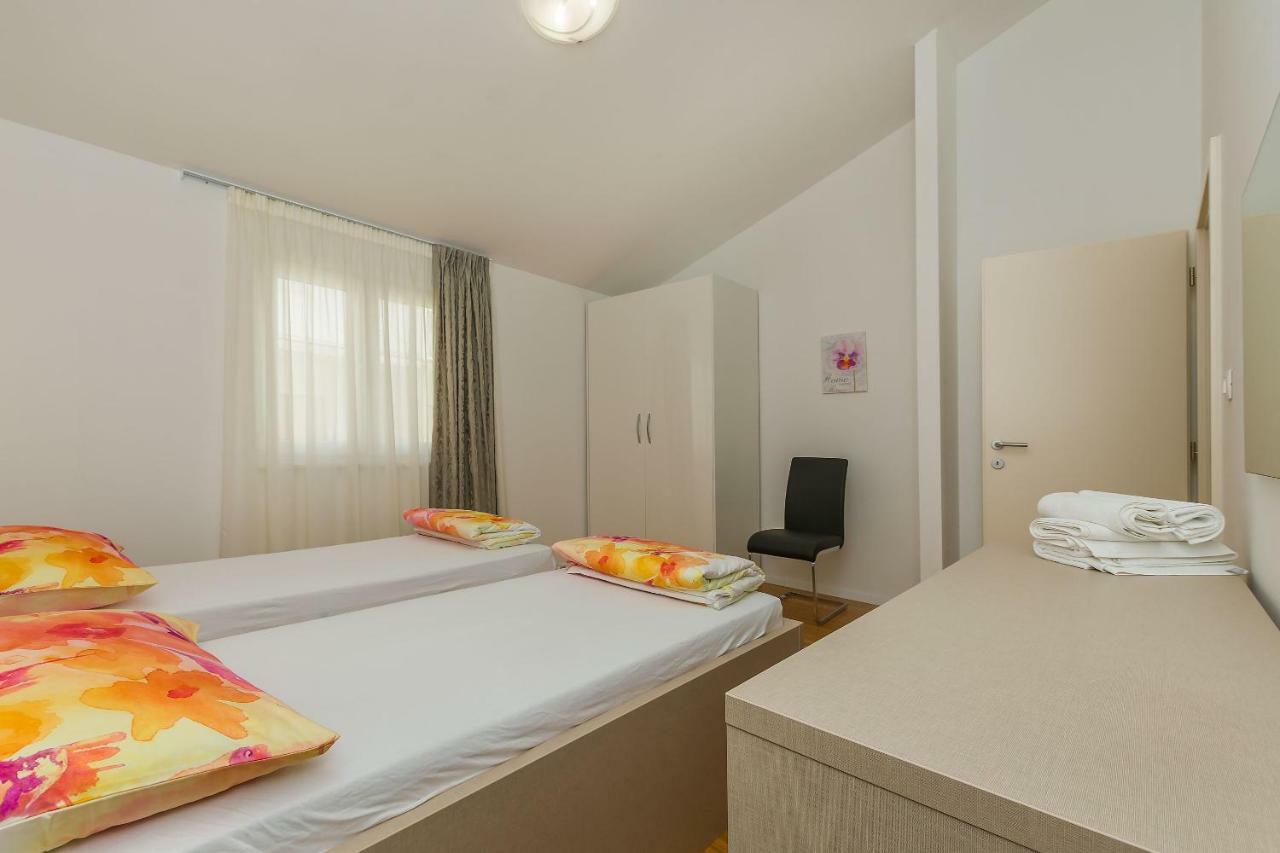 Apartments Villa Aquamarine Duće 외부 사진
