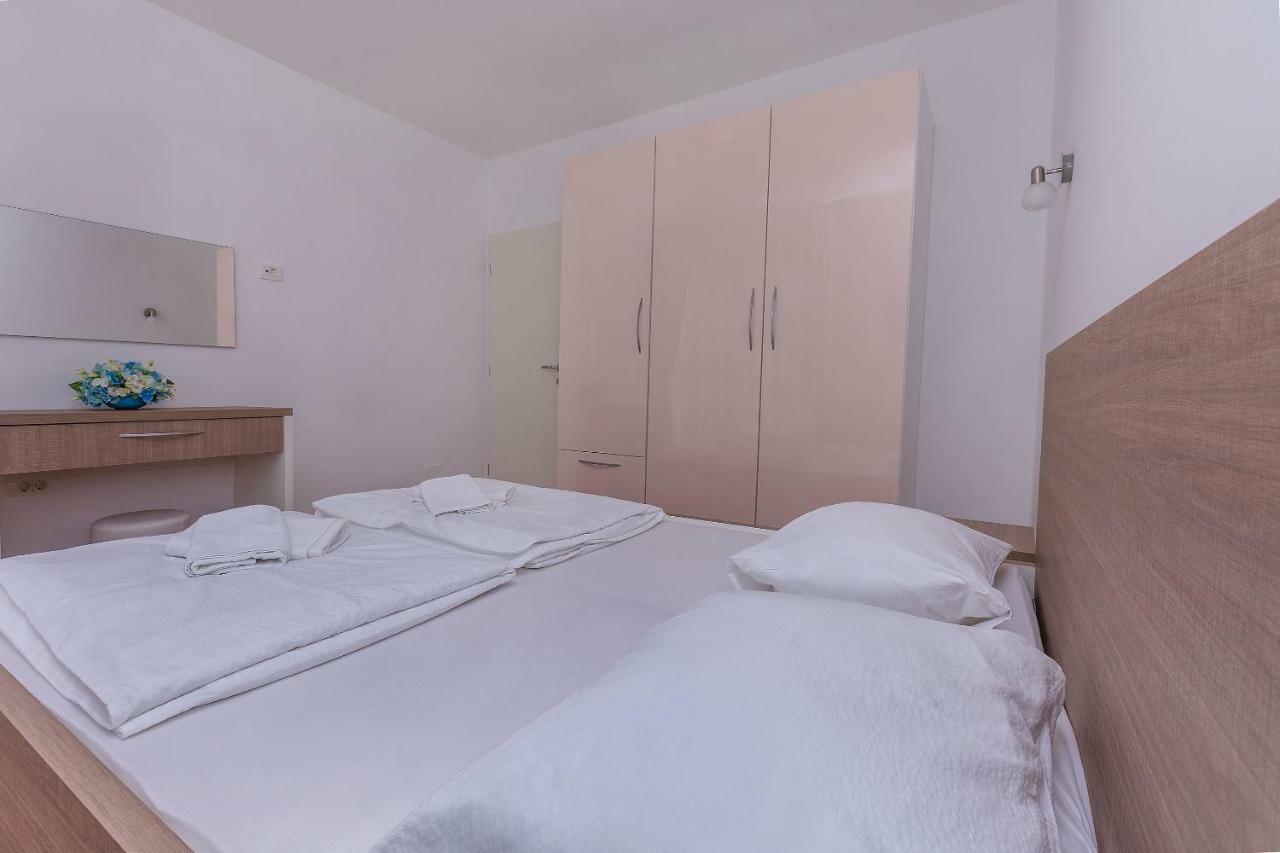 Apartments Villa Aquamarine Duće 외부 사진