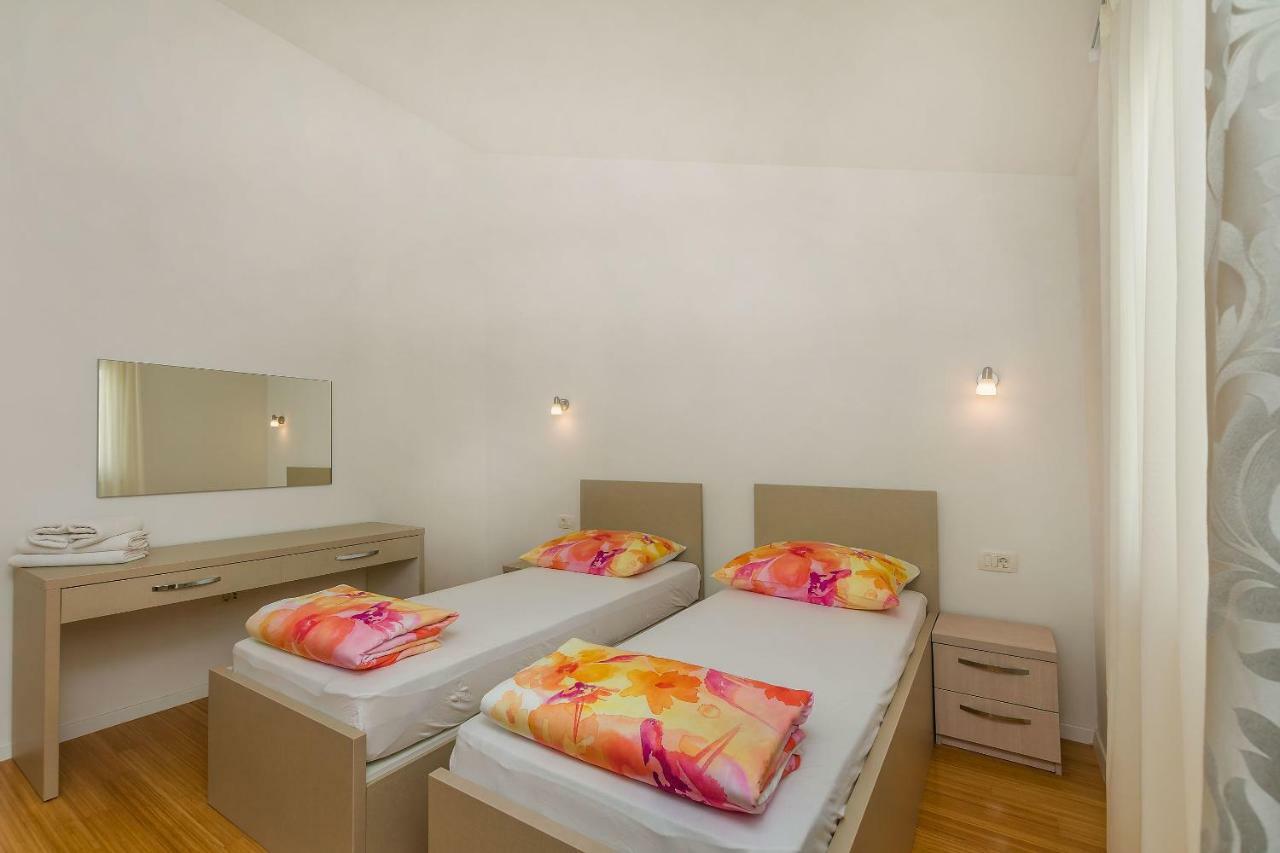 Apartments Villa Aquamarine Duće 외부 사진