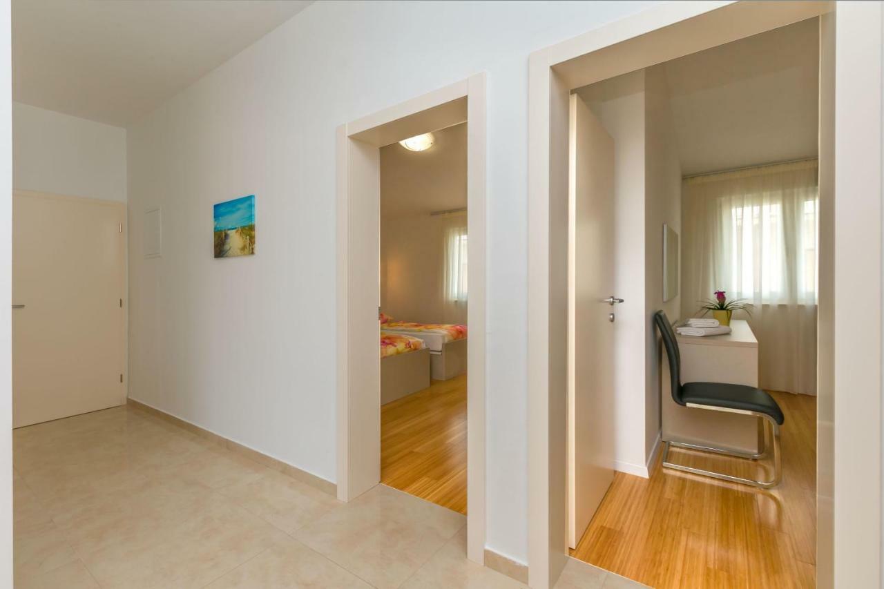 Apartments Villa Aquamarine Duće 외부 사진