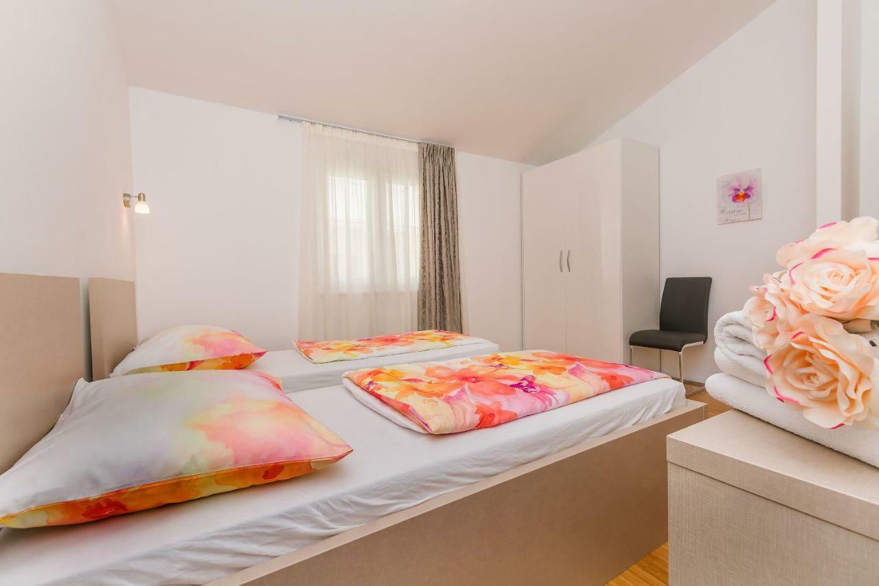 Apartments Villa Aquamarine Duće 외부 사진